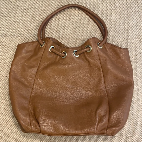 Michael Kors Astor grommet ring tote in brown leather - Picture 3 of 8